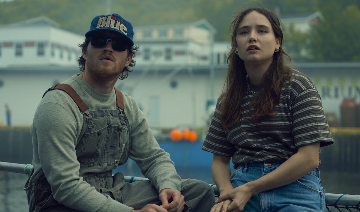 Temná příšera z oceánu děsí město. Josh Hartnett a hvězda Stranger Things budou bojovat o přežití