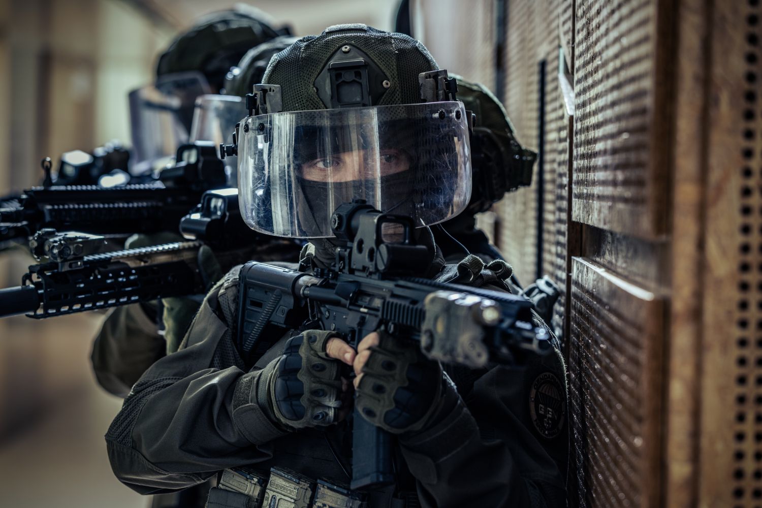 Netflix uvádí akční thriller podle skutečných událostí. Francouzská Elitní jednotka slibuje napětí i autentické zásahy